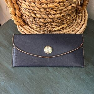 London Fog Leather dark blue wallet